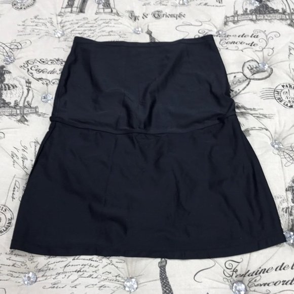 Mermaid Maternity Swim Skirt With Attached Briefs - Picture 3 of 7